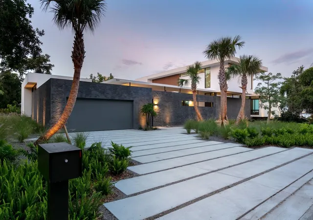 Photo 2 of Single family home for sale at 1500 Bayview Dr, Sarasota, FL 34239 | MLS# A4678945 | Listing updated on 2026-06-17