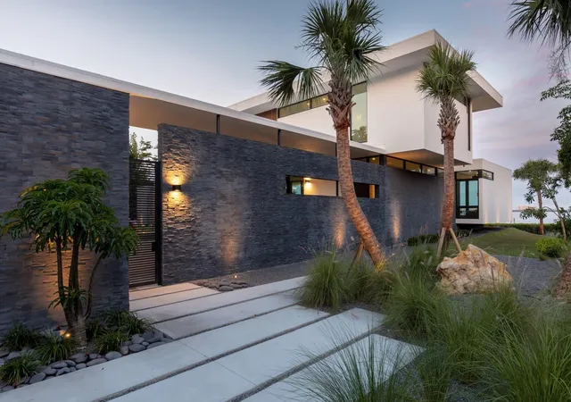Photo 3 of Single family home for sale at 1500 Bayview Dr, Sarasota, FL 34239 | MLS# A4678945 | Listing updated on 2026-06-17