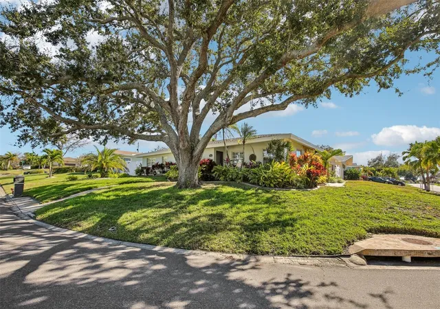 Homes for sale in Largo, FL | 3966 High Bluff Dr, Largo, FL 33770 | MLS# TB8466262