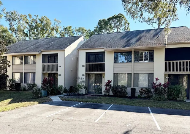 Listing Photo 4 - Condo for sale in building located at 5124 Harpers Croft, SARASOTA, FL 34235 - Unit #7