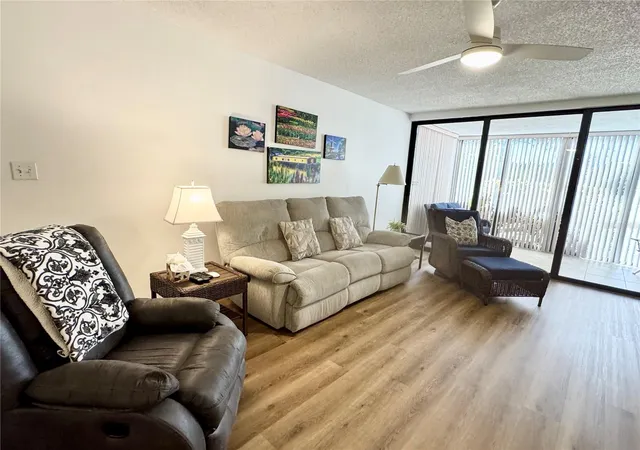Listing Photo 5 - Condo for sale in building located at 5124 Harpers Croft, SARASOTA, FL 34235 - Unit #7