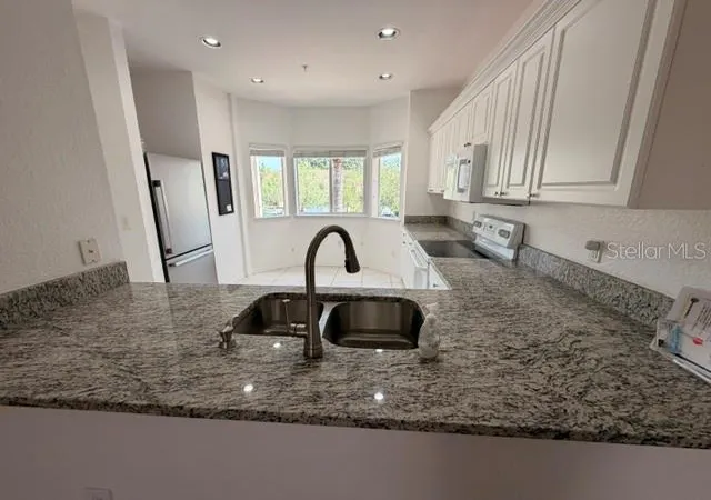 Photo 4 of Condo for sale at 3980 Mediterranea Cir #522, Sarasota, FL 34233 | MLS# A4679065 | Listing updated on 2026-09-19