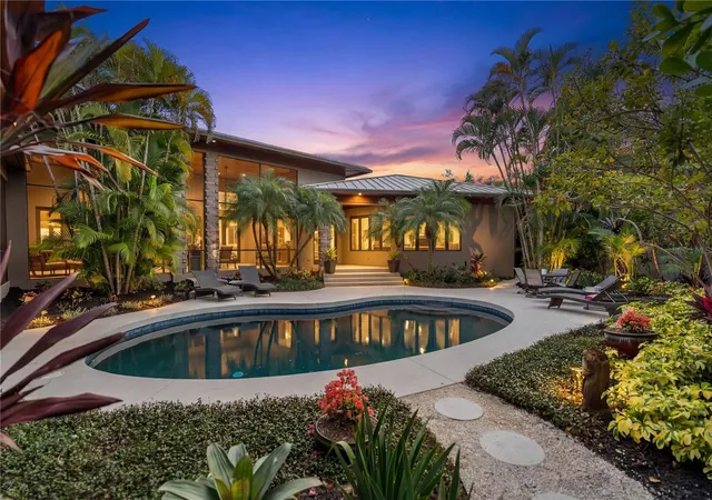 3rd image of 1804 N Lake Shore Dr, Sarasota, FL 34231 | MLS# A4679067