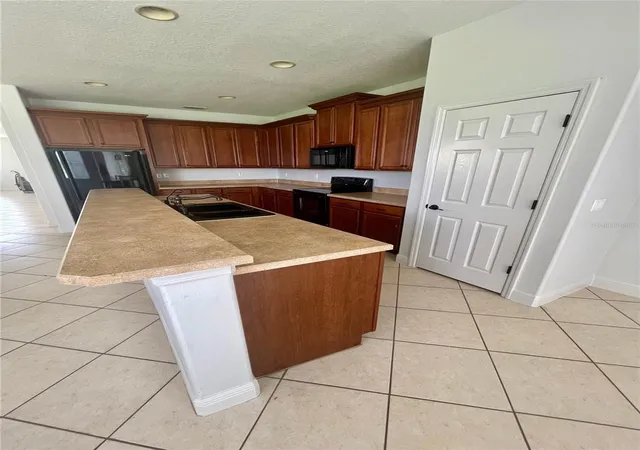 Photo 3 of Sale Pending at 14257 Lagoon Cvs Ln, Winter Garden, FL 34787 | MLS# O6375296 | Listing updated on 2026-08-26