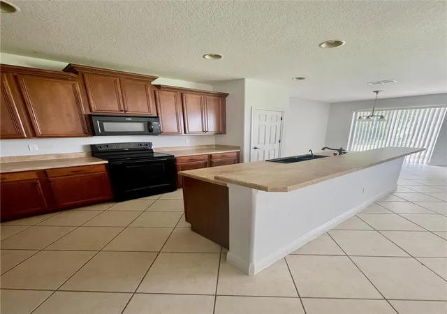 Photo 4 of Sale Pending at 14257 Lagoon Cvs Ln, Winter Garden, FL 34787 | MLS# O6375296 | Listing updated on 2026-08-26