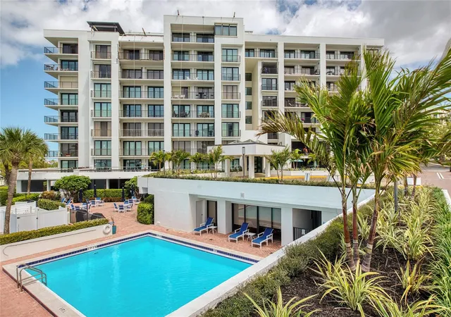 4th image of 8 Belleview Blvd #702, Belleair, FL 33756 | MLS# TB8466591