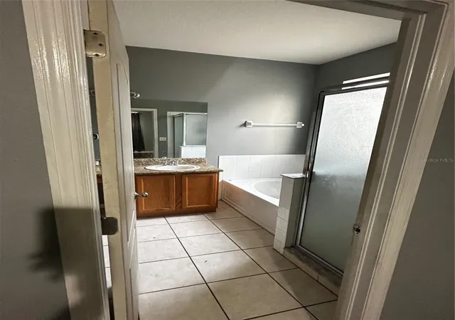 3rd image of 403 Thicket Crest Rd, Seffner, FL 33584 | MLS# TB8466662