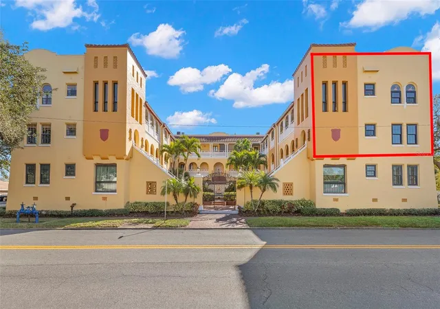 4th image of 210 22nd Avenue NE #15, Saint Petersburg, FL 33704 | MLS# TB8466730