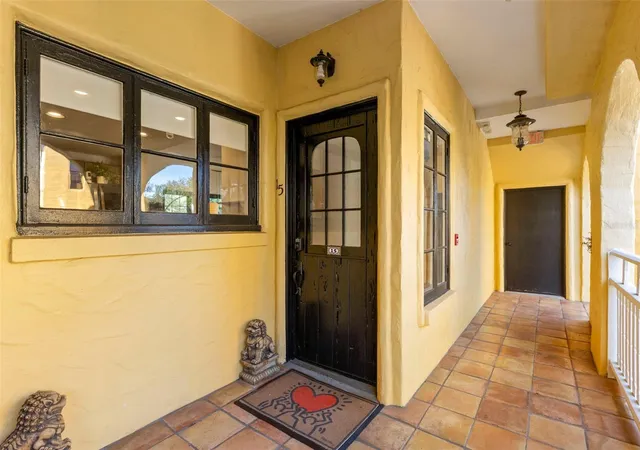 5th image of 210 22nd Avenue NE #15, Saint Petersburg, FL 33704 | MLS# TB8466730