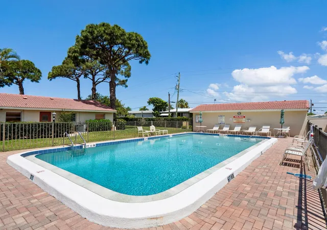 2nd image of 2153 Pueblo Cir, SARASOTA, FL 34231