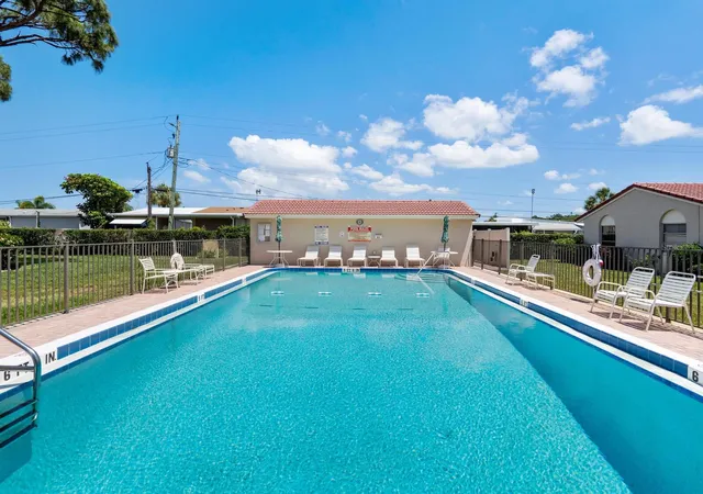 24th image of 2153 Pueblo Cir #V14, Sarasota, FL 34231 | MLS# A4679111
