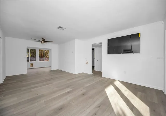 5th image of 406 Orchid Ln, Palm Harbor, FL 34683 | MLS# TB8466778