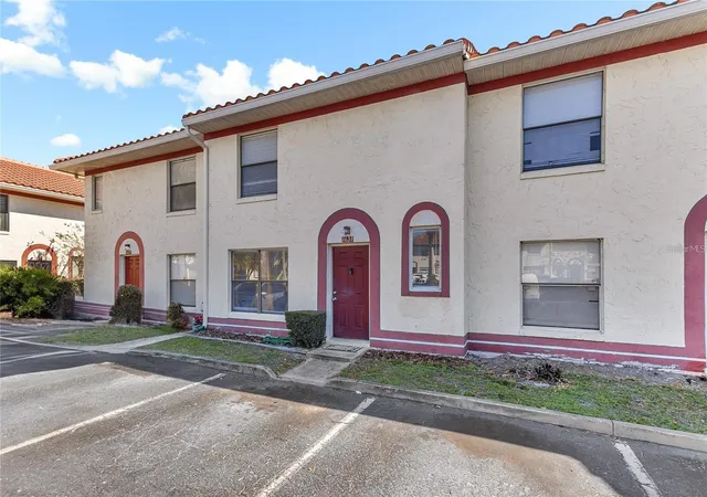 Listing Photo 3 - Condo for sale in building located at 1631 Little Fls Cir, ORLANDO, FL 32807 - Unit #92