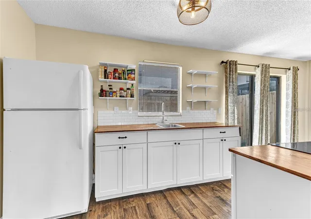 Listing Photo 5 - Condo for sale in building located at 1631 Little Fls Cir, ORLANDO, FL 32807 - Unit #92