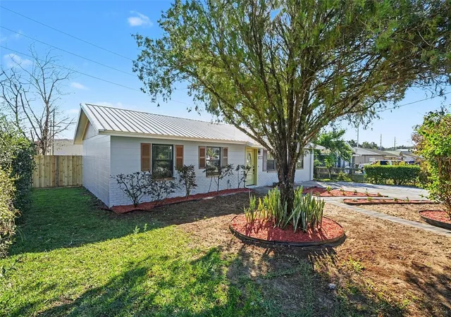 3rd image of 14814 11Th St, Dade City, FL 33523 | MLS# TB8466947