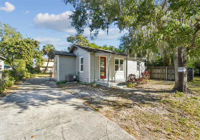 Photo 2 of Single family home for sale at 2308 Everett St, Lakeland, FL 33801 | MLS# TB8467014 | Listing updated on 2026-09-25