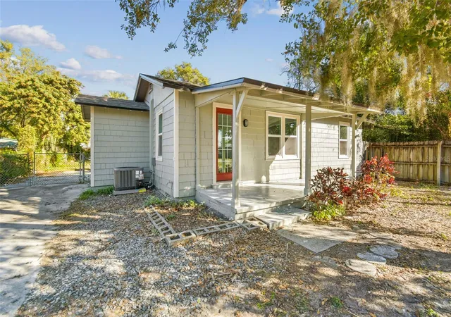 Photo 3 of Single family home for sale at 2308 Everett St, Lakeland, FL 33801 | MLS# TB8467014 | Listing updated on 2026-09-25