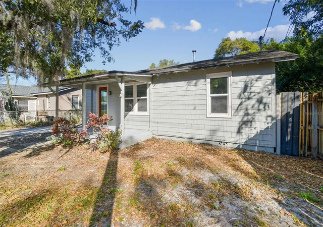 Photo 3 of Single family home for sale at 2308 Everett St, Lakeland, FL 33801 | MLS# TB8467014 | Listing updated on 2026-09-25