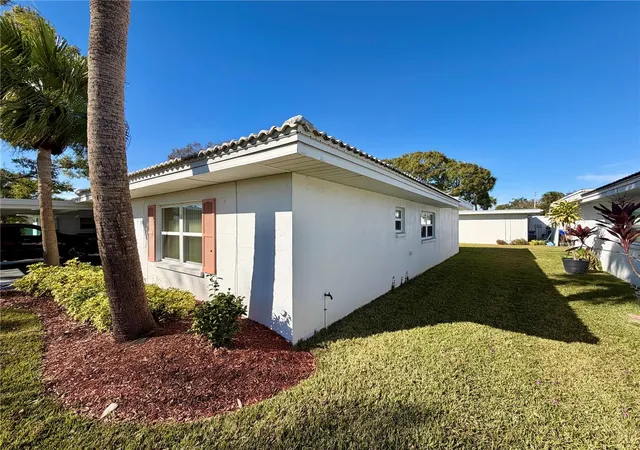 Photo 2 of House for sale at 515 Cameo Dr, Lakeland, FL 33803 | MLS# L4958758 | Listing updated on 2026-10-22