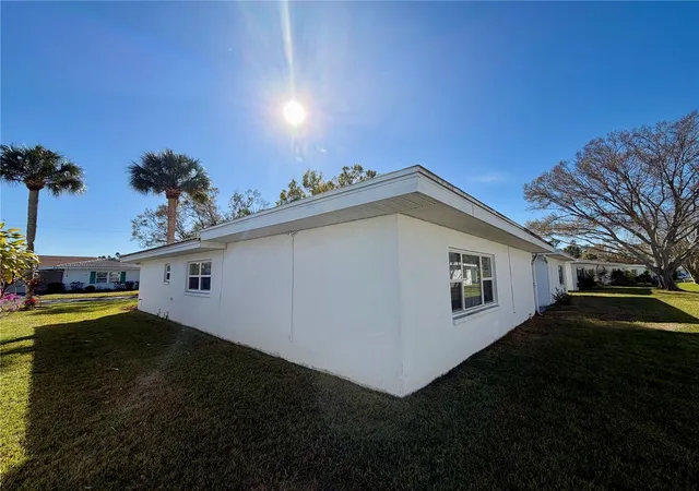Photo 3 of House for sale at 515 Cameo Dr, Lakeland, FL 33803 | MLS# L4958758 | Listing updated on 2026-10-22