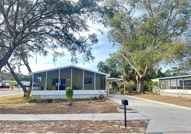 Photo 2 of Manufactured home for sale at 16735 Olivaud St, Hudson, FL 34667 | MLS# W7882292 | Listing updated on 2026-09-25