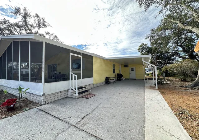 Photo 3 of Manufactured home for sale at 16735 Olivaud St, Hudson, FL 34667 | MLS# W7882292 | Listing updated on 2026-09-25