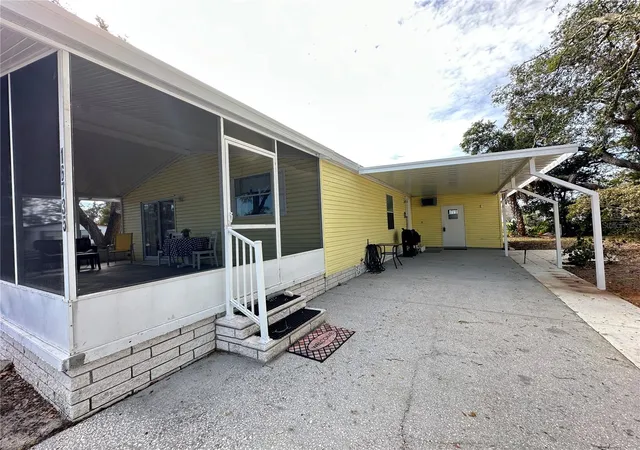 Photo 4 of Manufactured home for sale at 16735 Olivaud St, Hudson, FL 34667 | MLS# W7882292 | Listing updated on 2026-09-25