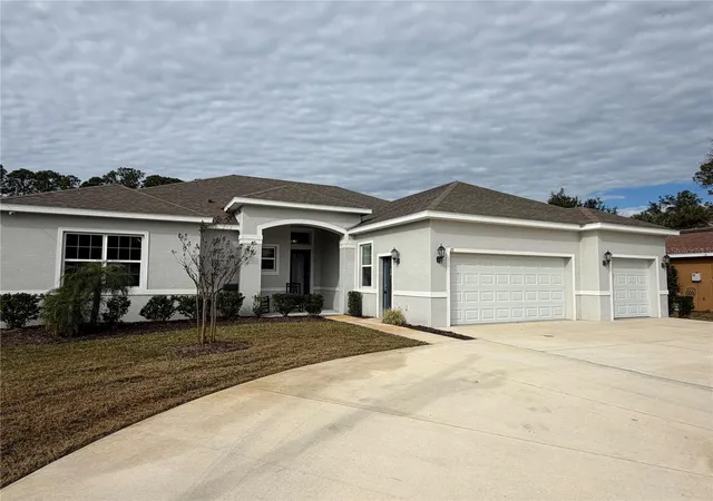 Photo 1 of Single family home for sale at 10 Point Of Woods Dr, Palm Coast, FL 32164 | MLS# FC315505 | Listing updated on 2026-08-15