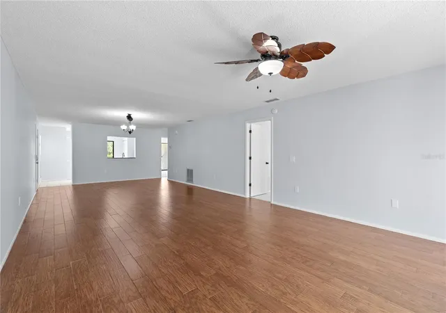 5th image of 6110 Country Clb Wy, Sarasota, FL 34243
