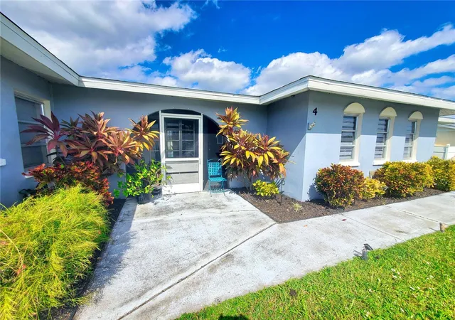 Photo 1 of Single family home for sale at 4 Golfview Rd, Rotonda West, FL 33947 | MLS# O6375854 | Listing updated on 2026-10-04