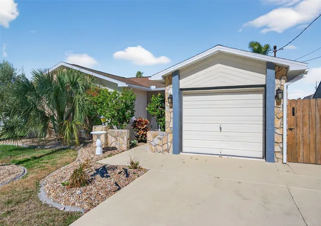 Homes for sale in Hudson, FL | 7623 Mako Dr, Hudson, FL 34667 | MLS# W7882312