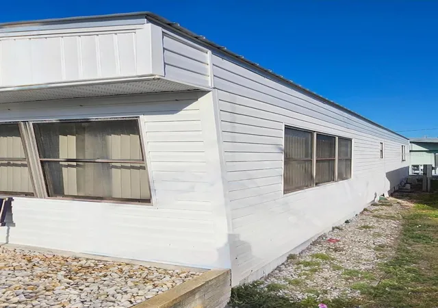 Photo 3 of Manufactured home for sale at 2003 Minnesota Ave, Bradenton, FL 34207 | MLS# A4679349 | Listing updated on 2026-07-24