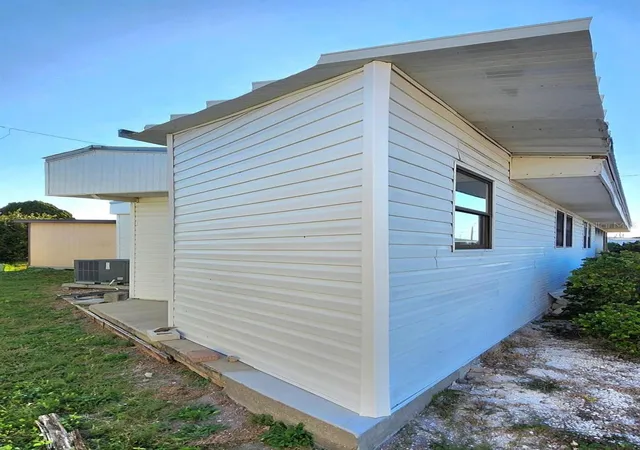 Photo 3 of Manufactured home for sale at 2003 Minnesota Ave, Bradenton, FL 34207 | MLS# A4679349 | Listing updated on 2026-07-24