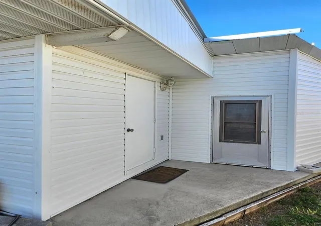 Photo 4 of Manufactured home for sale at 2003 Minnesota Ave, Bradenton, FL 34207 | MLS# A4679349 | Listing updated on 2026-07-24