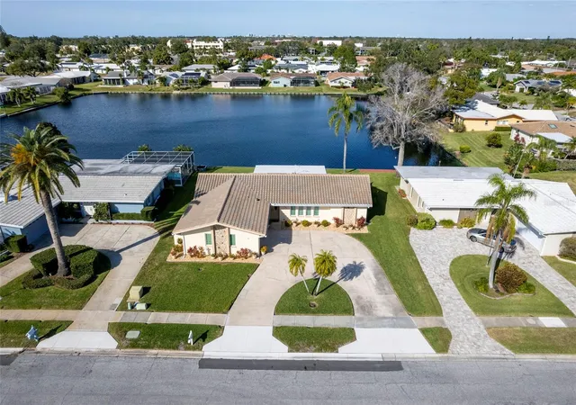 2nd image of 13797 Pinecrest Dr, Largo, FL 33774 | MLS# TB8467510