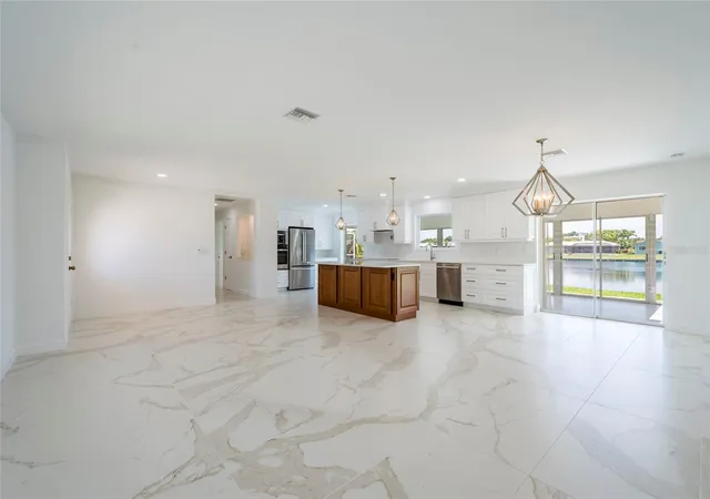 5th image of 13797 Pinecrest Dr, Largo, FL 33774 | MLS# TB8467510