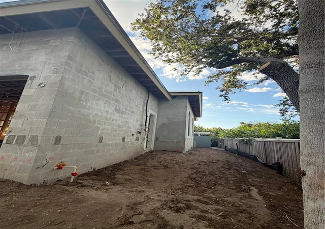 Photo 41 of Sale Pending at 4644 Higel Ave, Sarasota, FL 34242 | MLS# A4679392 | Listing updated on 2026-03-31