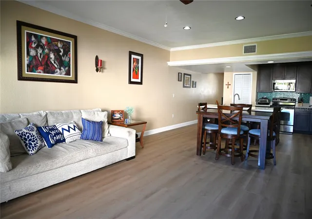 4th image of 9215 Captiva Cir, St Pete Beach, FL 33706 | MLS# TB8467564