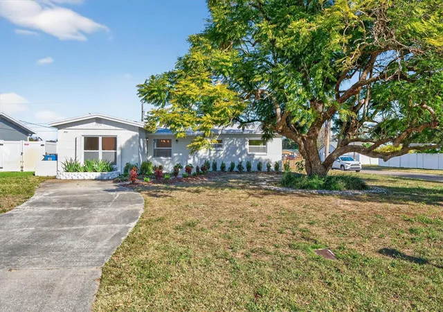 3rd image of 5701 14th Avenue N, Saint Petersburg, FL 33710 | MLS# TB8467593