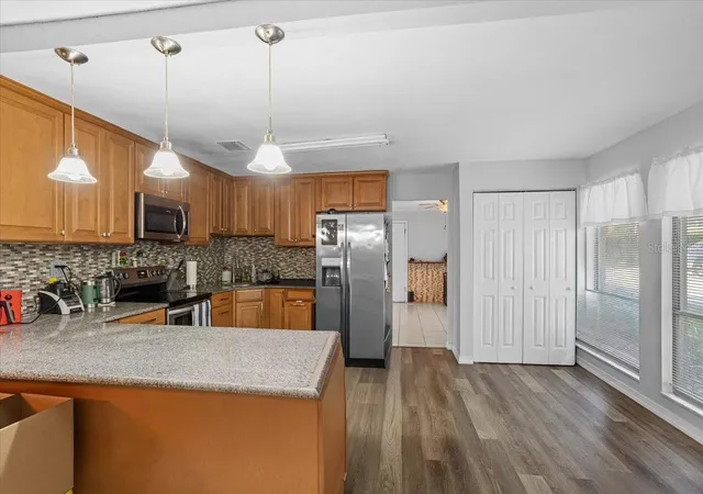 3rd image of 425 Nw 79Th Dr, Gainesville, FL 32607 | MLS# GC536845