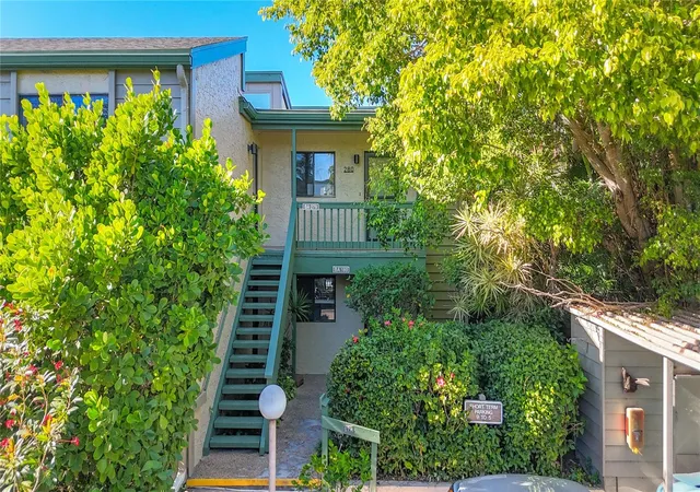 Listing Photo 4 - Condo for sale in building located at 1511 Pelican Pt Dr, Sarasota, FL 34231 - Unit #BA180