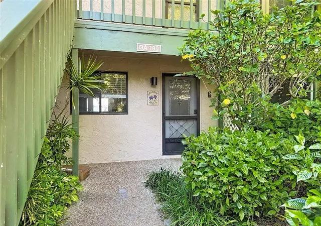 Listing Photo 5 - Condo for sale in building located at 1511 Pelican Pt Dr, Sarasota, FL 34231 - Unit #BA180