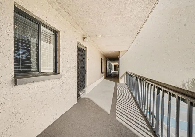 5th image of 303 Tarpon Pt, Tarpon Springs, FL 34689 | MLS# TB8467673