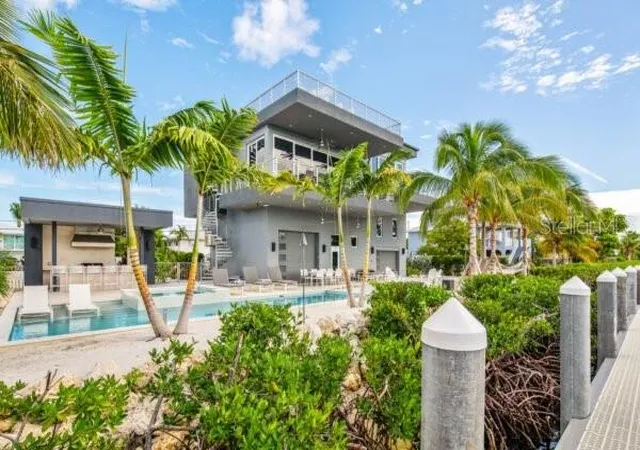 1st image of 118 Avenue E, Marathon, FL 33050 | MLS# W7882338