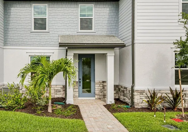 Photo 2 of Sale Pending at 17817 Broadleaf Loop, Venice, FL 34293 | MLS# R4910593 | Listing updated on 2026-09-17