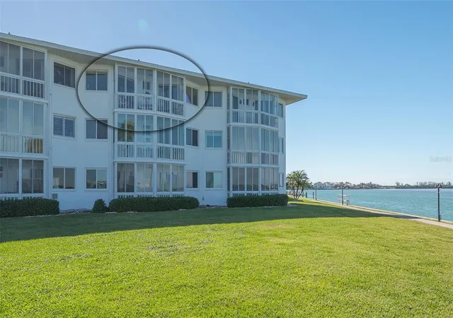 3rd image of 777 John Ringling Blvd, Sarasota, FL 34236