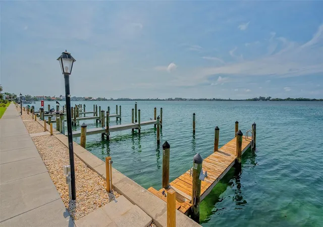 2nd image of 777 John Ringling Blvd, SARASOTA, FL 34236