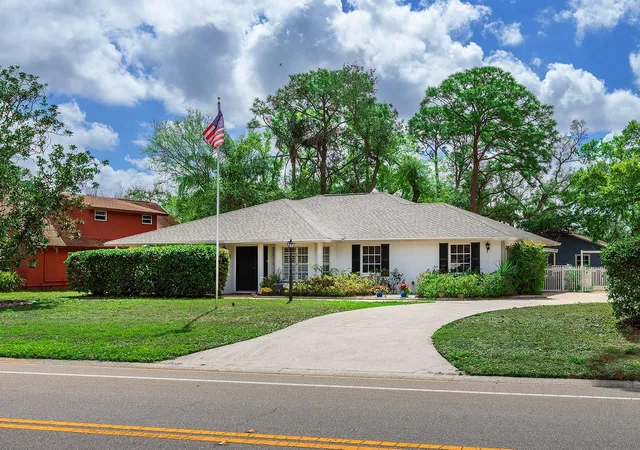Photo 1 of Single family home for sale at 4205 Bent Tree Blvd, Sarasota, FL 34241 | MLS# A4679528 | Listing updated on 2026-10-08