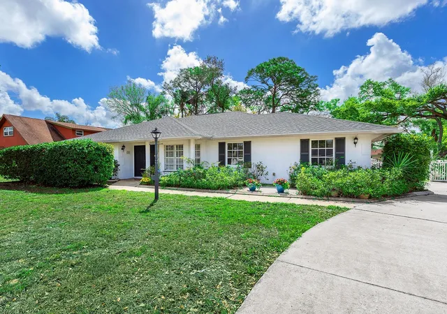 Photo 2 of Single family home for sale at 4205 Bent Tree Blvd, Sarasota, FL 34241 | MLS# A4679528 | Listing updated on 2026-10-08