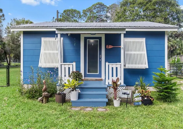 1st image of 7 65th St, Yankeetown, FL 34498 | MLS# OM717254